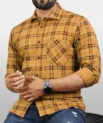 Men Regular Fit Checkered Spread Collar Casual Shirt